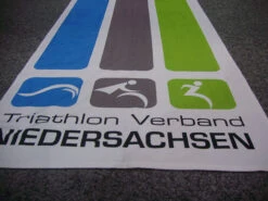 Duschtuch Mit Sublimationsdruck 15 Duschtuch Mit Sublimationsdruck -Optimal Sportserien Geschäft 2 Duschtuch Detailansicht Triathlonverband Niedersachsen